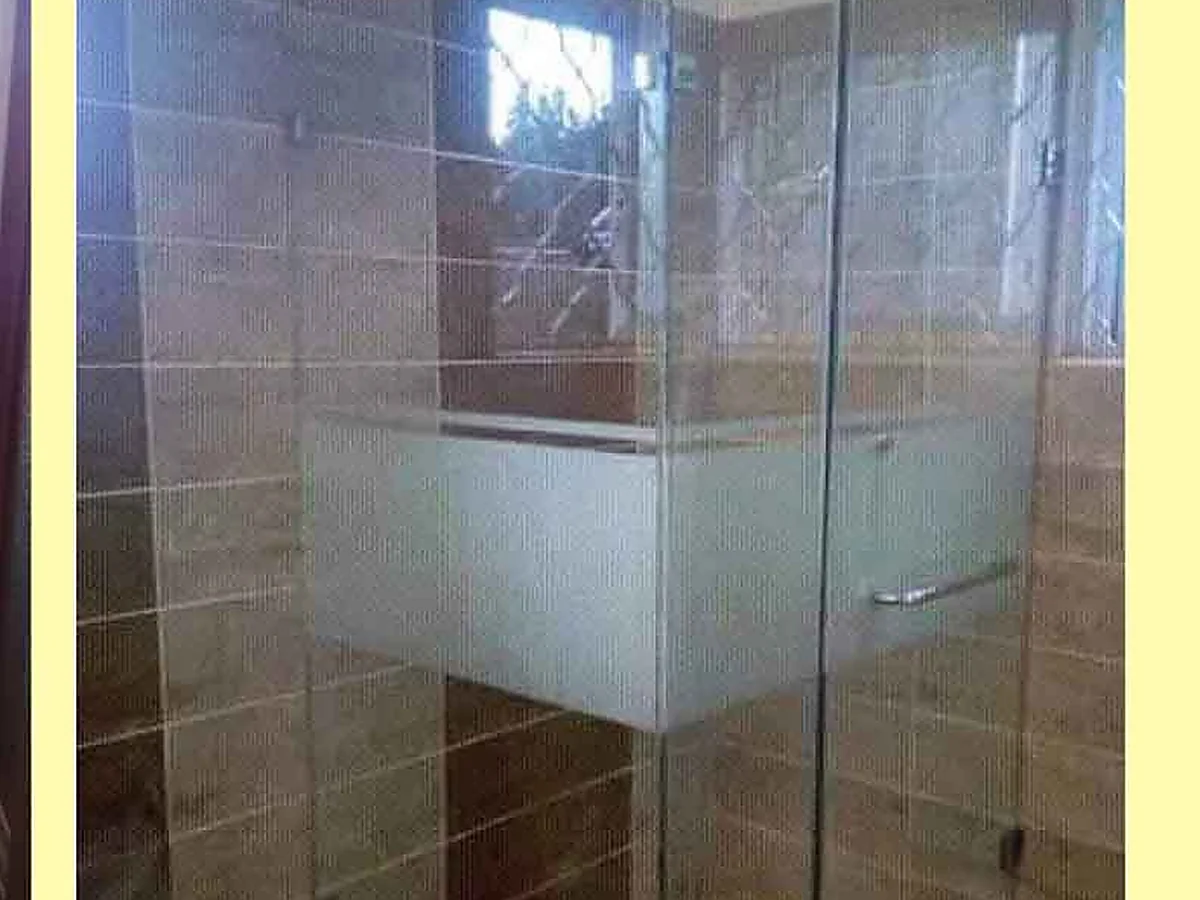 Glass shower cabin